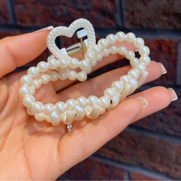 Pearl Heart Hair Crab Clip - Picture 3 of 6